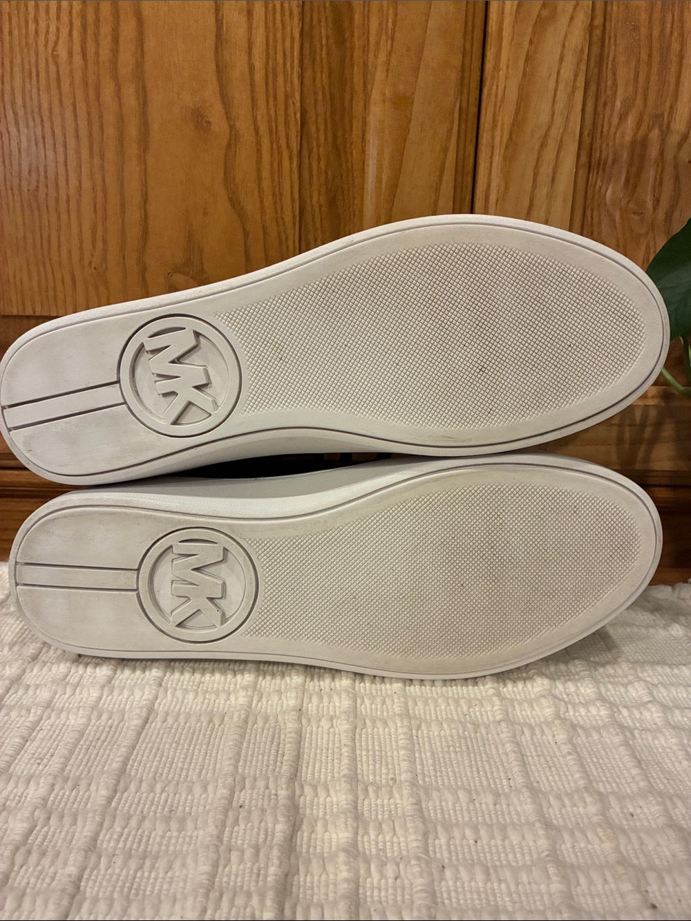 Size 9.5 MICHAEL Michael Kors Poppy Logo Platform Sneaker w/ Gold Accent (ABBA) - Picture 13 of 16